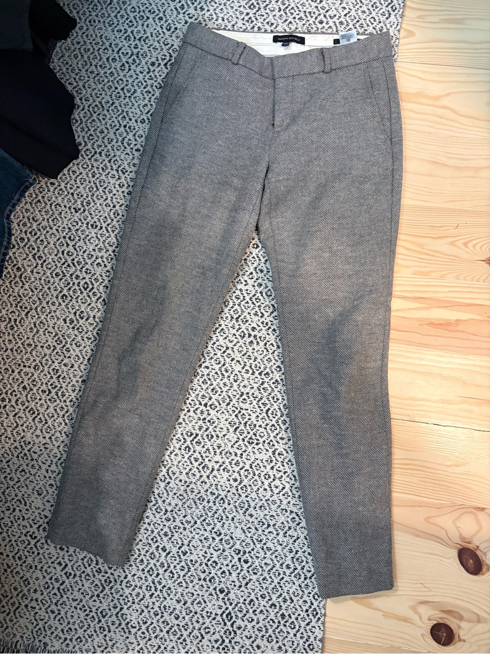 Banana Republic women’s Gray Micro-Houndstooth Dress Pants